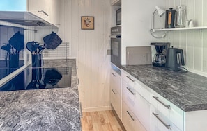 Kitchen - 3 bedroom cozy home in Væggerløse (Væggerløse)
