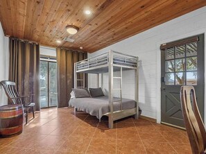 Room - Waterfront Lake LBJ Retreat, Dock Deck & Stunning Sunsets (Kingsland)