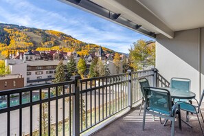 A balcony with a view of a town and autumn foliage. - Vantage Point 309 - Heart of Lionshead, Walk to slopes (Vail)
