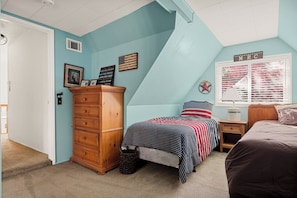 A bedroom with a bed, dresser, and a window with blinds. - Lake Arrowhead Cabin | Sleeps 10 | Dog-Friendly (Lake Arrowhead)