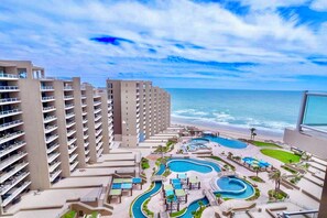 A resort with multiple swimming pools, a beach, and ocean views. - Las Palomas 1 BR Oceanview, Lazy River, Heated Pools (Puerto Peñasco)
