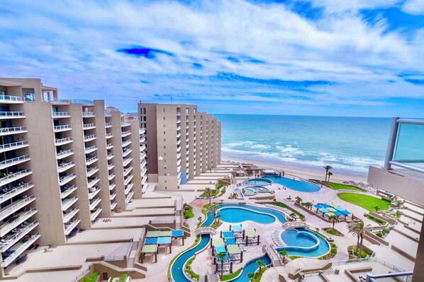 A resort with multiple swimming pools, a beach, and ocean views. - Las Palomas 1 BR Oceanview, Lazy River, Heated Pools (Puerto Peñasco)