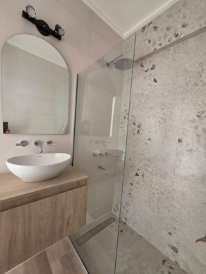 Bathroom - Vrbo Property (Paris)