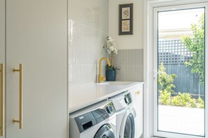 Keep beach towels and holiday wardrobes fresh in the private laundry, with a washing machine, dryer, sink and storage making longer stays easy to manage. - Sundrift Escape Lauderdale Beach and Dining Close By (Lauderdale)