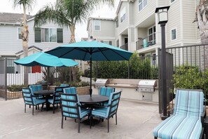 An outdoor patio with a grill, dining table, and chairs. - 3-story Serene Surf Loft in perfect Imperial Beach with AC (Imperial Beach)