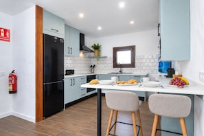 Private kitchen - TenoHomes Villa SAYAN, Private Pool & Teide Views (Icod de los Vinos)