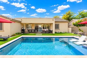 A backyard with a swimming pool, patio furniture, and a covered patio area. - NEW|The Ellington|Pool+Hottub+Game Table|Sleeps 10 (Fountain Hills)