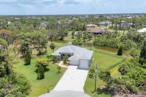 Georgeous 3 bedroom, 2 bathroom waterfront home on a double lot with private pool &amp; spa in Rotonda West - Serene 3 Bedroom Oasis in Rotonda West 5922 (Charlotte County)