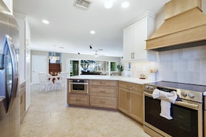 Bright, full-equipped kitchen - Spacious Family Home in Punta Gorda City, 5945 (Charlotte County)