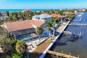 Stunning 5/4 waterfront home with private pool and beach access on Manasota Key island in Englewood, FL - Modern Urban Retreat in Englewood, 1008 (Sarasota County)