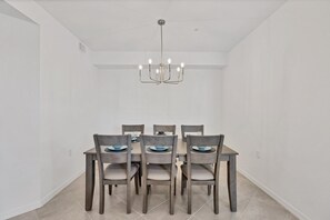 Dining area. Dining table seats 6 - Tranquil Retreat: 3 BR Condo in Punta Gorda, 5932 (Charlotte County)