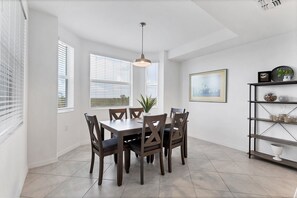 Dining table seats 6 - Elegant Condo Living in Punta Gorda, 5931 (Charlotte County)