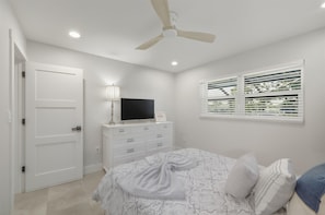 Bedroom 3 - One queen bed and 40-inch Smart TV - Cozy Family Home in Punta Gorda, 5938 (Charlotte County)