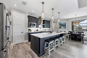 Bright, open, fully-equipped kitchen - Serene Living in Port Charlotte, 5937 (Charlotte County)