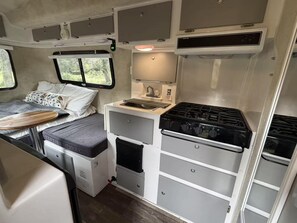Room - Cozy Little Camper at Hidden Pond (Needville)