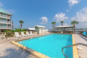 Pool - Always 5 O'clock - Lagoon Front, Private Beach Access, Pool & Kayaks (Gulf Shores)