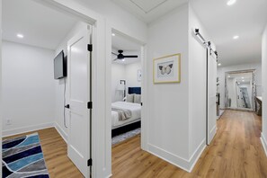 Room - 3-bedroom house in awesome Atlanta comfort retreat. (Atlanta)