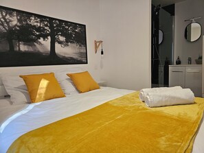 Room - Vrbo Property (Sèvremont)