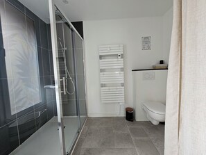 Bathroom - Vrbo Property (Sèvremont)