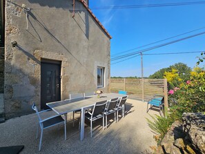Outdoor dining - Vrbo Property (Sèvremont)