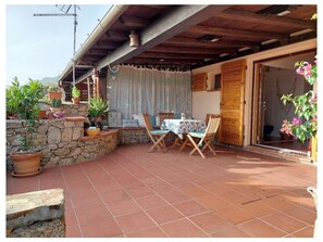 Outdoor dining - Holiday Home in Olbia With Swimming Pool (Olbia)
