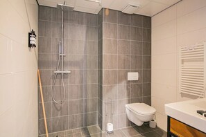 Bathroom. Interior and views may vary based on location and availability. - City Break & Fluwel's Tulpenland 6.7 mi (Schagen)