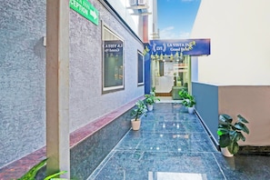 Khuôn viên nơi lưu trú
