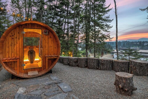 The Estate- Sasquatch Lodge and Eagles Nest, 2 Homes, 2 Pools, Entire Villa