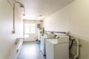 A laundry room with a washing machine, dryer, and a window. - 1 FULL BED | MOBILITY ACCESS RI SHWR, NSMK (Albuquerque)