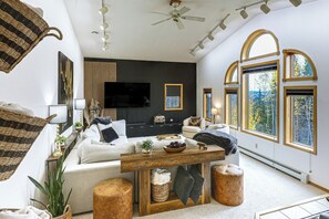 A modern living room with a sofa, coffee table, and decorative items. - Spectacular Views & Moose Sightings! Fairbanks Gem (Fairbanks)