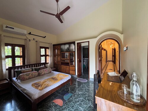 5 bed villa with AC in the quaint village of Simurali just 90min from Airport!!