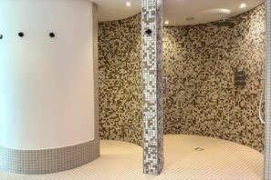 A modern bathroom with a mosaic tile shower wall, a white column, and a tiled floor. - Lord Nelson, 2nd floor (Cuxhaven)