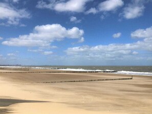 A beach with a wooden jetty and a clear sky. - Holiday Home in Cadzand With Swimming Pool (Cadzand-Bad)