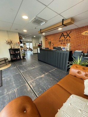 Lobby - (La Chataigneraie)