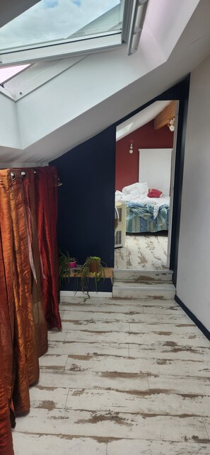 Room - Vrbo Property (Metz)