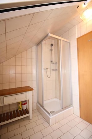 Bathroom - Vrbo Property (Pilsum)