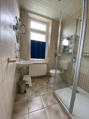 Bathroom - Vrbo Property (Pilsum)