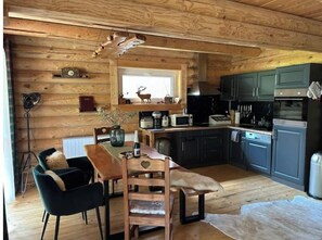 Private kitchen - Hahnenkleer Cabin—Stay in an authentic log cabin with special charm (Goslar)