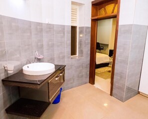 Bathroom - Poolside View Guesthouse (Kigali)