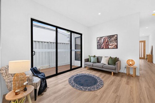 2 New Bayswater Homes | 8BR/6BA, Sleeps 16