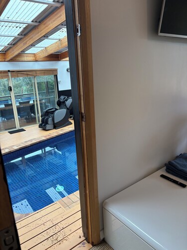 Makers Rest a relaxing 4BR 3Bath for 6 with its own Poolfresh Wellness Retreat