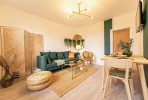 Living area - Peaceful Returns - 2 Bed House Near Roundhay Park (Leeds)