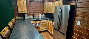 Cozy 2-bedroom cabin style apartment in the peaceful Fayetteville area.