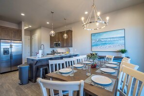 Dining Area - Snow Canyon Escape Private Pool: Family Games! (Santa Clara)