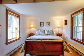 A bedroom with a large bed, two bedside lamps, and two framed floral pictures on the wall. - Peaceful Farm House Near Catoctin Mtn Park (Myersville)