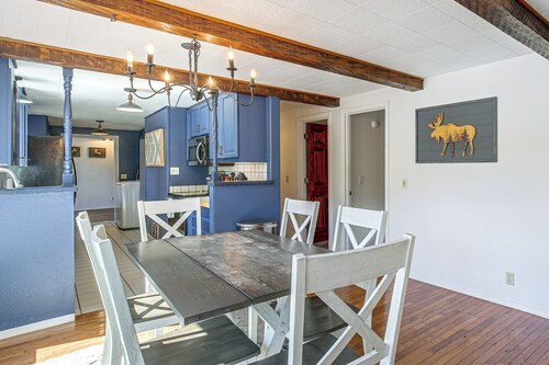 Mckenzie River Home w/ Waterfront Fire Pit