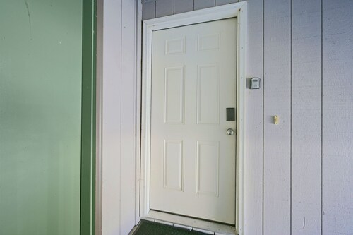 Central Lacey Home: 3 Mi to Dtwn Olympia