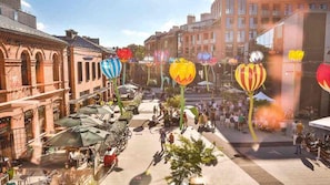 A public square with outdoor seating and a row of colorful, decorative structures. - Lumina spacious Apart Parking I Terrace (Warszawa)