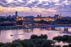 A cityscape with a river, a bridge, and historic buildings. - Lumina spacious Apart Parking I Terrace (Warszawa)