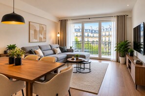 Living area - Vrbo Property (Paris)